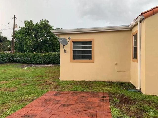 4289 NW 5th St, Miami, FL 33126