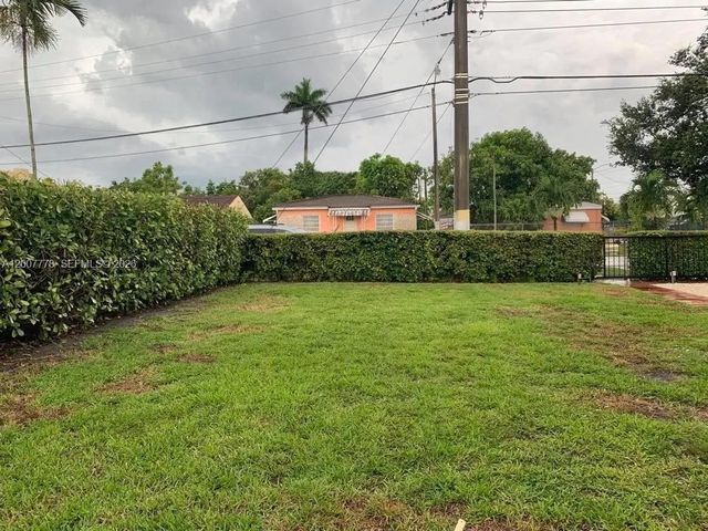 4289 NW 5th St, Miami, FL 33126
