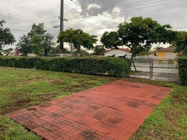 4289 NW 5th St, Miami, FL 33126