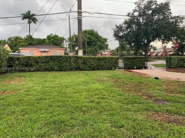 4289 NW 5th St, Miami, FL 33126