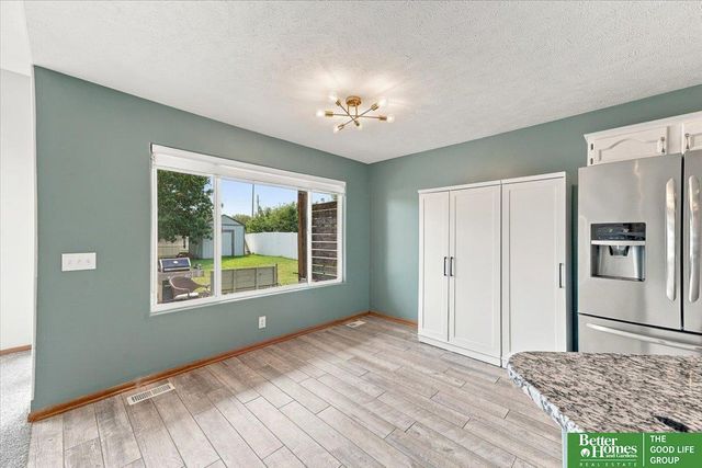 2207 Aberdeen Drive, Papillion, NE 68046