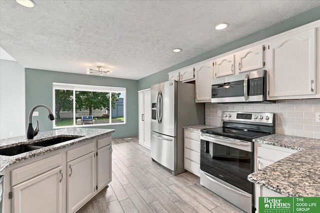 2207 Aberdeen Drive, Papillion, NE 68046