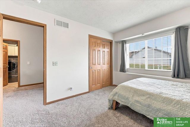 2207 Aberdeen Drive, Papillion, NE 68046