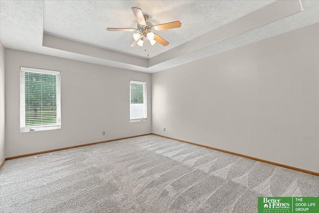 2207 Aberdeen Drive, Papillion, NE 68046