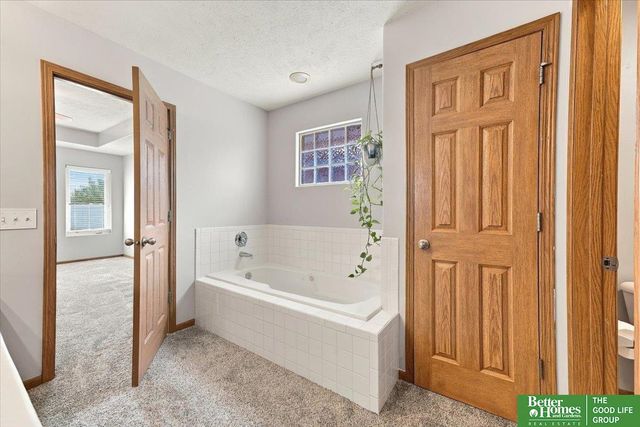 2207 Aberdeen Drive, Papillion, NE 68046