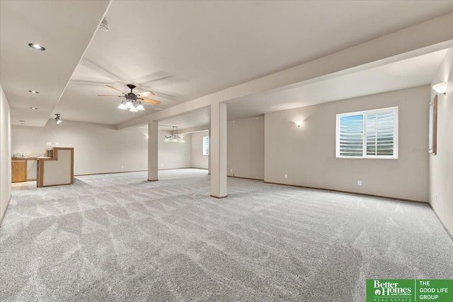 2207 Aberdeen Drive, Papillion, NE 68046