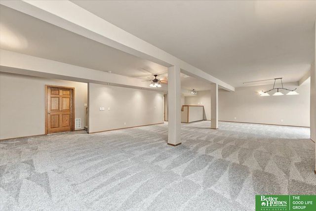 2207 Aberdeen Drive, Papillion, NE 68046