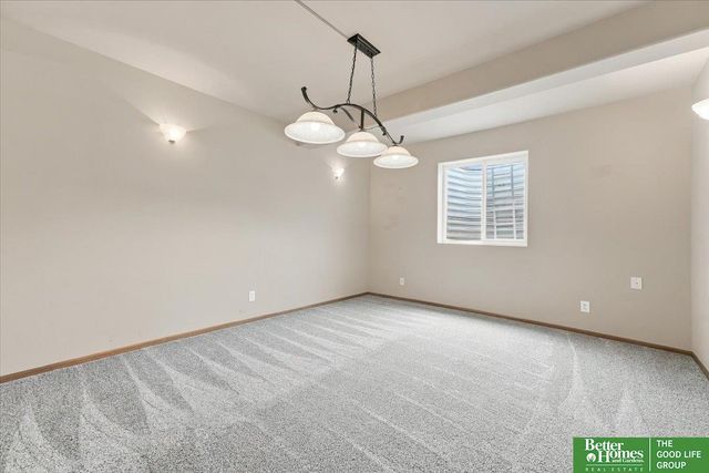 2207 Aberdeen Drive, Papillion, NE 68046