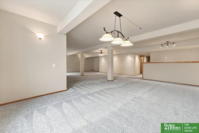 2207 Aberdeen Drive, Papillion, NE 68046