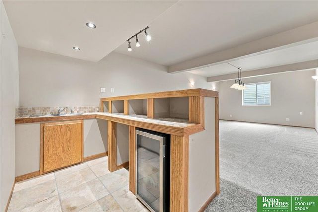 2207 Aberdeen Drive, Papillion, NE 68046