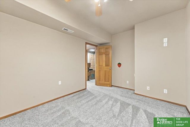 2207 Aberdeen Drive, Papillion, NE 68046