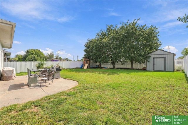 2207 Aberdeen Drive, Papillion, NE 68046