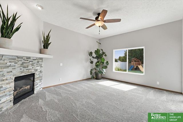 2207 Aberdeen Drive, Papillion, NE 68046