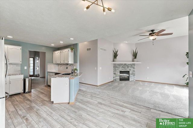 2207 Aberdeen Drive, Papillion, NE 68046