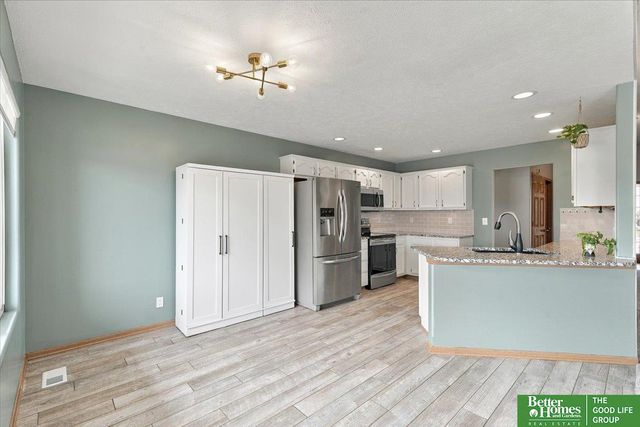 2207 Aberdeen Drive, Papillion, NE 68046