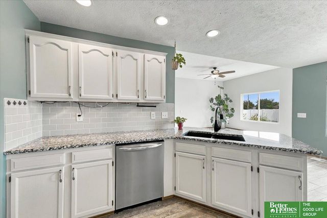 2207 Aberdeen Drive, Papillion, NE 68046