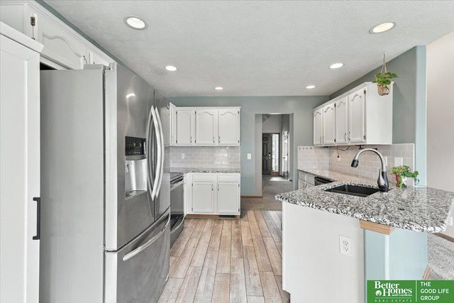 2207 Aberdeen Drive, Papillion, NE 68046