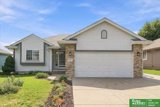 2207 Aberdeen Drive, Papillion, NE 68046