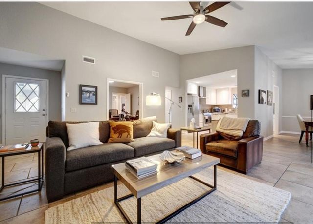 9518 Topridge DR 17, Austin, TX 78750