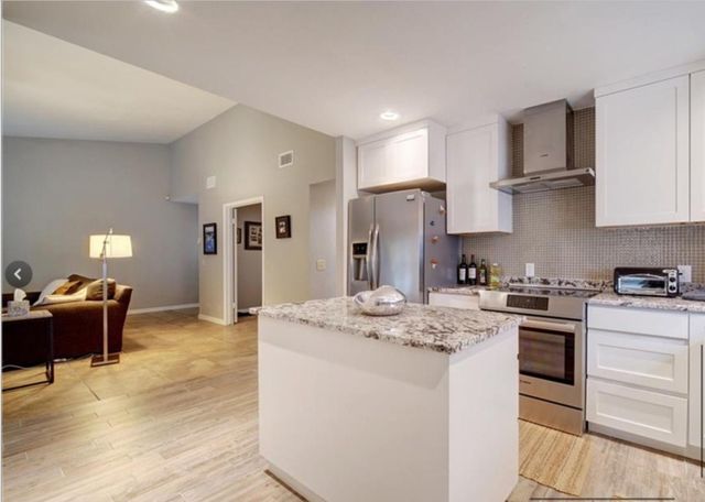 9518 Topridge DR 17, Austin, TX 78750