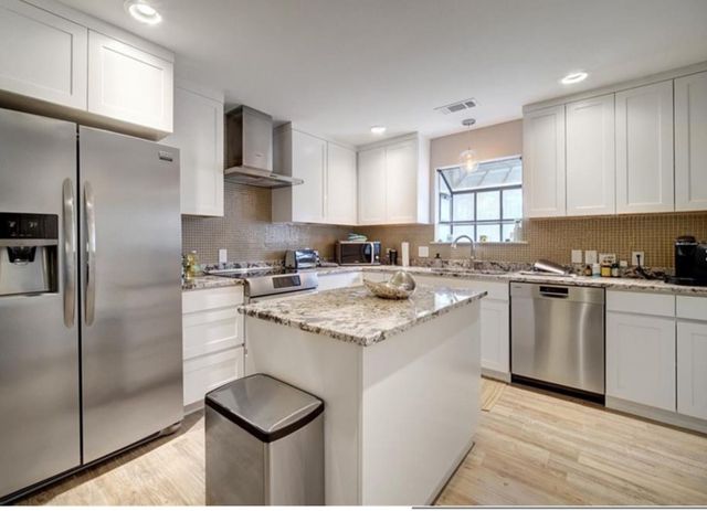 9518 Topridge DR 17, Austin, TX 78750