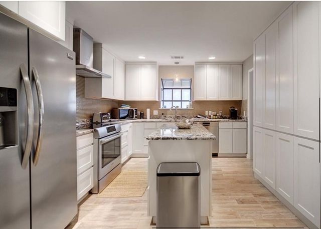9518 Topridge DR 17, Austin, TX 78750