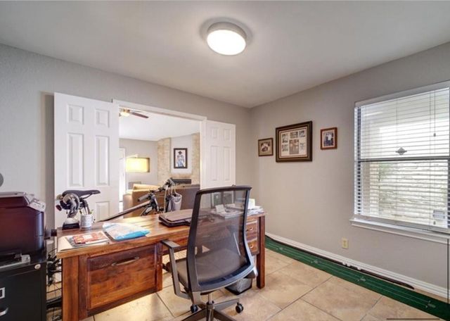 9518 Topridge DR 17, Austin, TX 78750