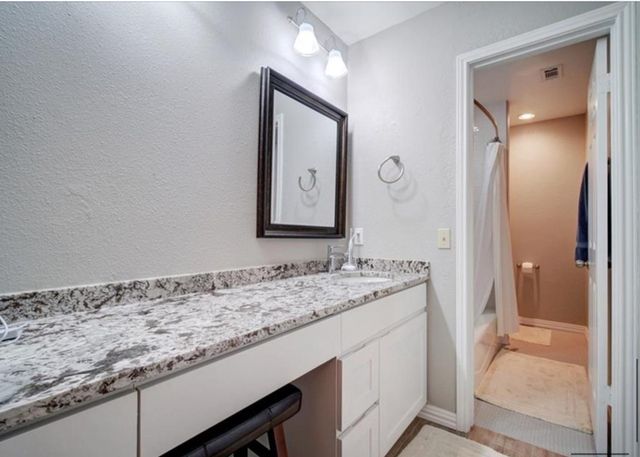 9518 Topridge DR 17, Austin, TX 78750