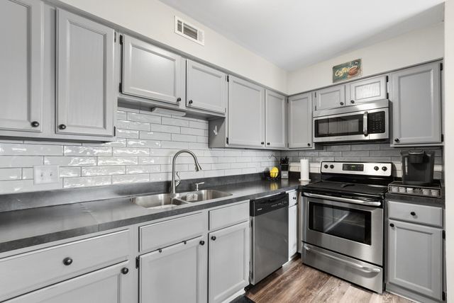 9906 Shady Lane 3SW, Orland Park, IL 60462