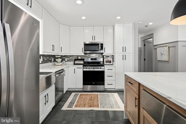 2813 JAMES DR, Alexandria, VA 22303