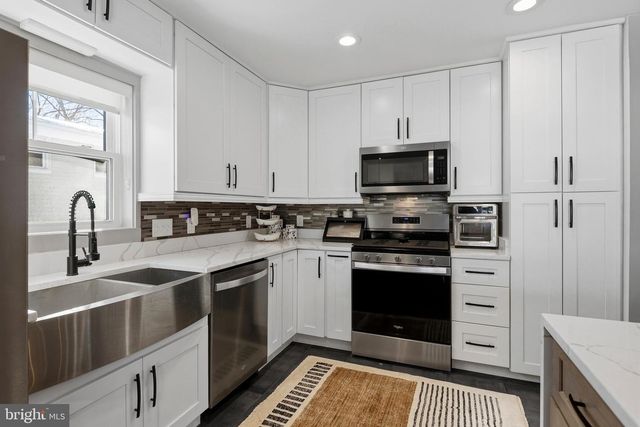 2813 JAMES DR, Alexandria, VA 22303