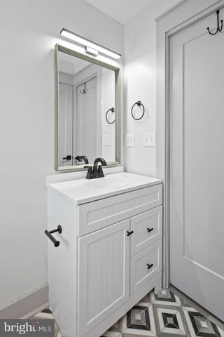 2813 JAMES DR, Alexandria, VA 22303