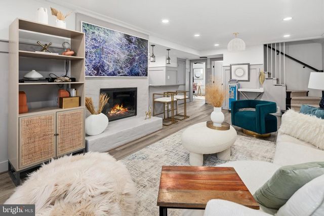 2813 JAMES DR, Alexandria, VA 22303