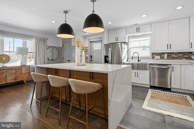 2813 JAMES DR, Alexandria, VA 22303