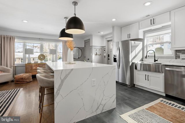 2813 JAMES DR, Alexandria, VA 22303