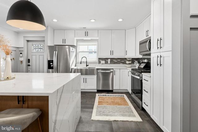 2813 JAMES DR, Alexandria, VA 22303