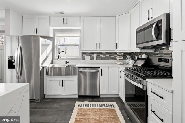 2813 JAMES DR, Alexandria, VA 22303