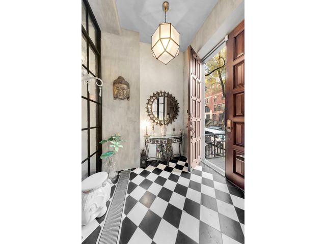 141 W 95TH Street, New York City, NY 10025