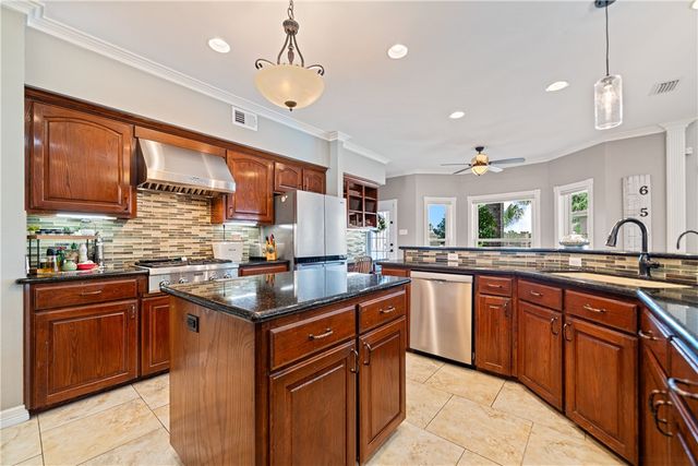 6233 Bourbonais Dr, Corpus Christi, TX 78414