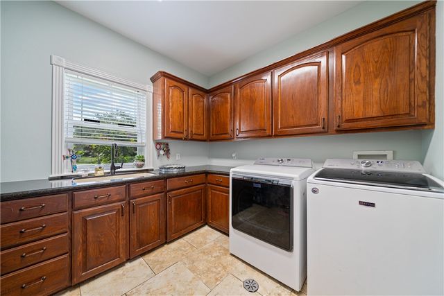 6233 Bourbonais Dr, Corpus Christi, TX 78414