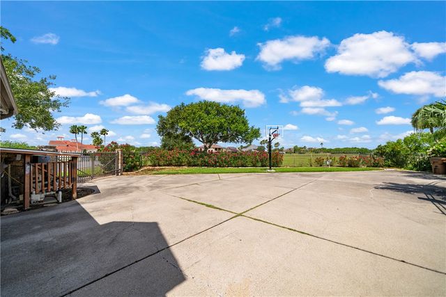 6233 Bourbonais Dr, Corpus Christi, TX 78414