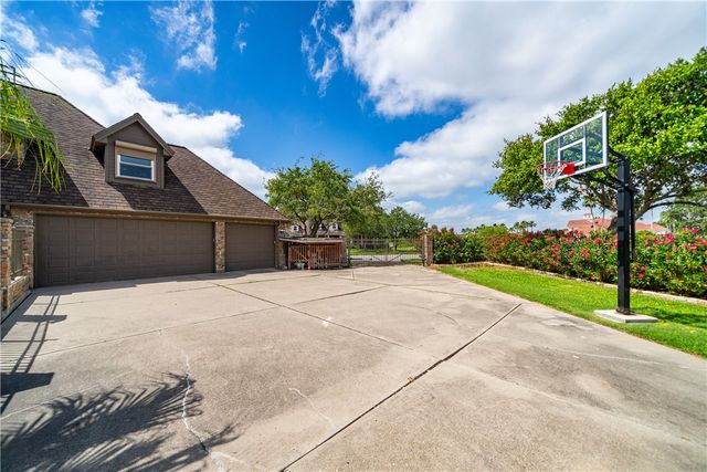 6233 Bourbonais Dr, Corpus Christi, TX 78414