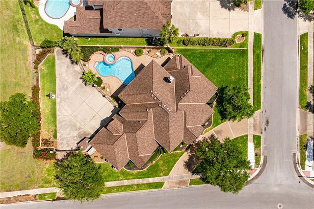 6233 Bourbonais Dr, Corpus Christi, TX 78414