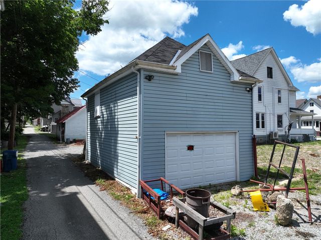 303 Loucks Ave, Scottdale, PA 15683