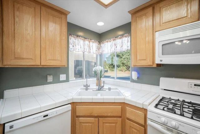 27697 Sunset Vista Lane, Valley Center, CA 92082