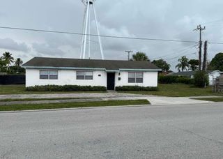 5713 Candlewood Street, Mangonia Park, FL 33407