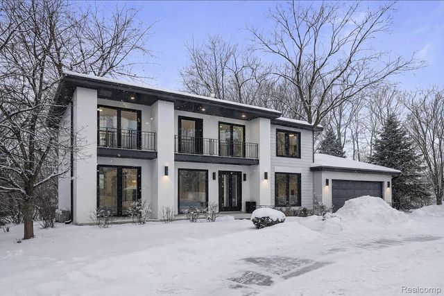 6018 Glen Eagles Drive, West Bloomfield Charter Township, MI 48323