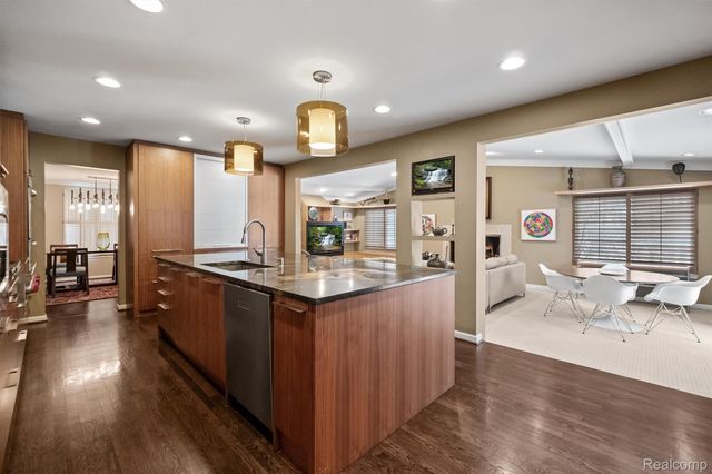 6018 Glen Eagles Drive, West Bloomfield Charter Township, MI 48323