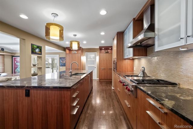 6018 Glen Eagles Drive, West Bloomfield Charter Township, MI 48323