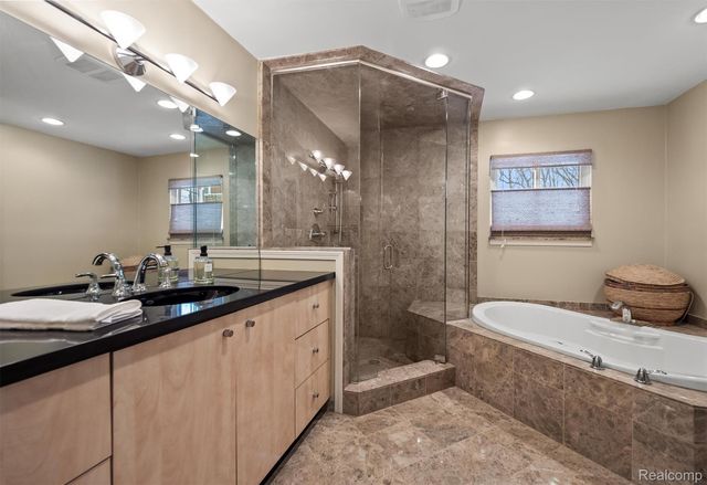 6018 Glen Eagles Drive, West Bloomfield Charter Township, MI 48323